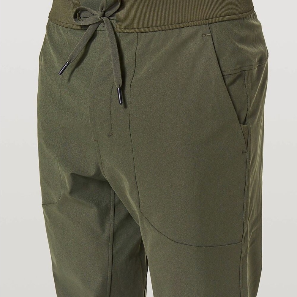 Lululemon ABC Jogger size medium dark Olive Green - Picture 2 of 2